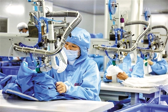 探營(yíng)廣州部分口罩、防護(hù)服生產(chǎn)企業(yè) 廠家說(shuō)買(mǎi)口罩難會(huì)緩解