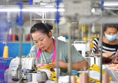 鄉(xiāng)村微車間 開(kāi)到家門(mén)口